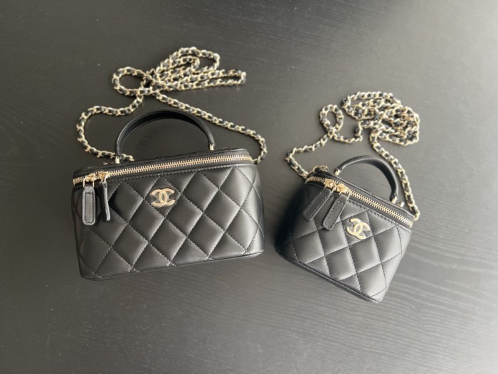  Handbag   Chanel   size  17 cm