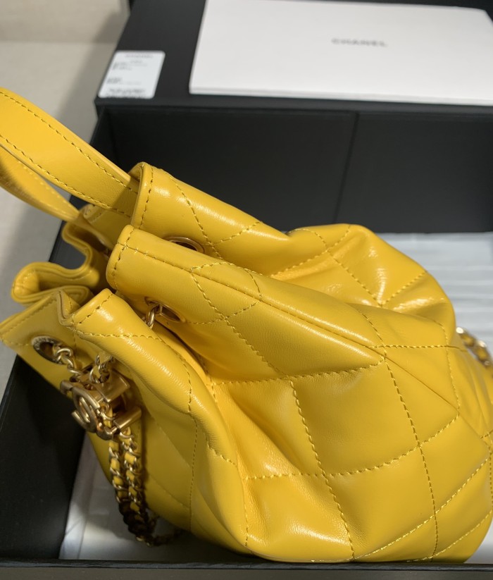  Handbag   Chanel  size  13*19 cm