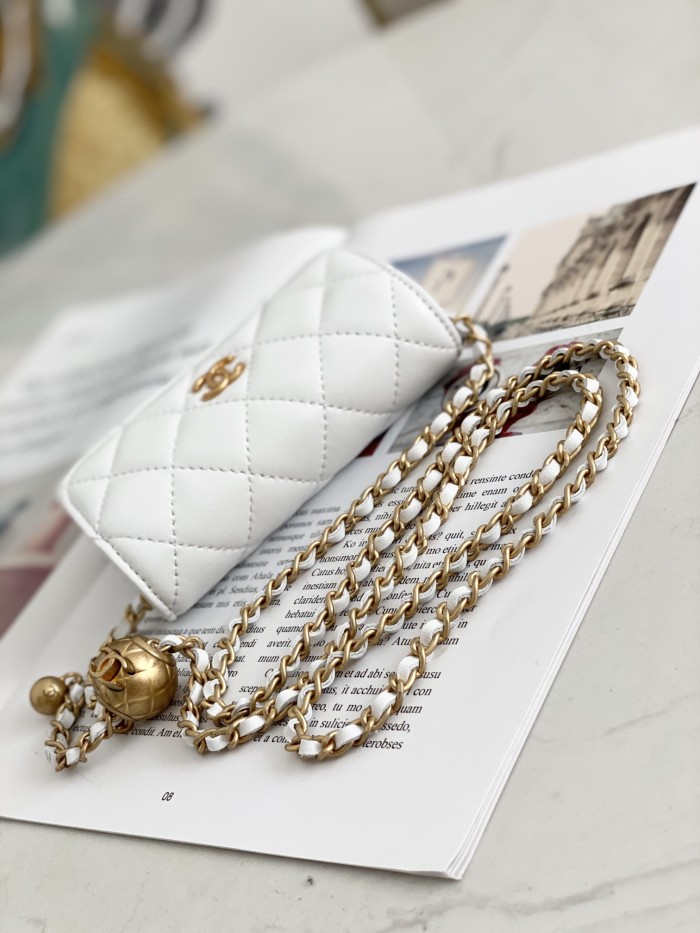  Handbag  Chanel  81135  size 12.5 9 2.5 cm