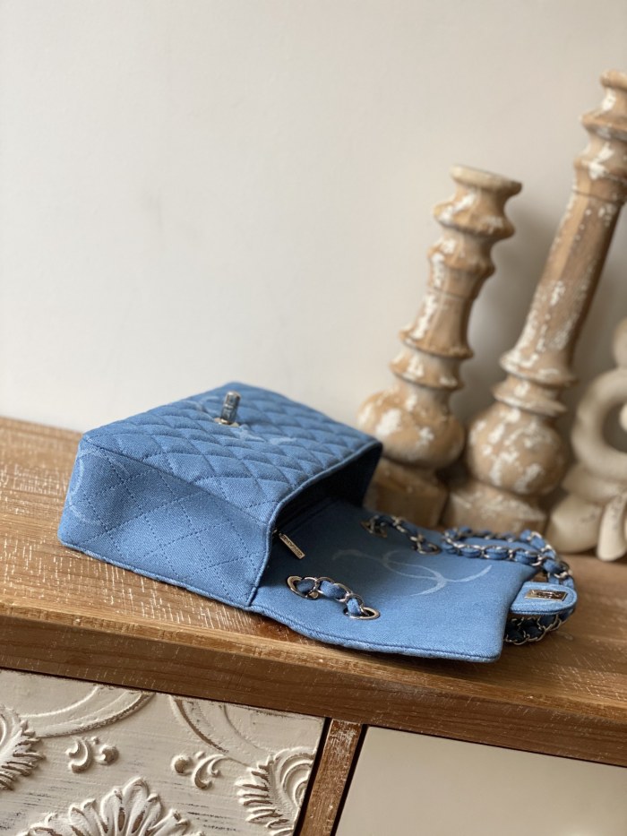  Handbag  Chanel  AS2071  size  25 15 6.5 cm