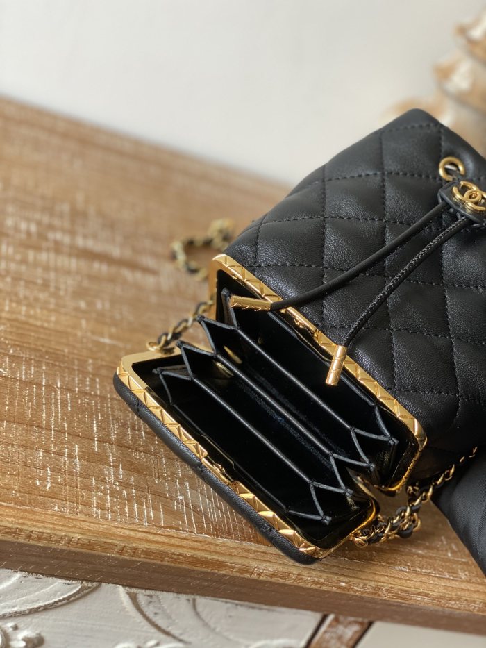  Handbag  Chanel 2750  size  14*11*8  cm