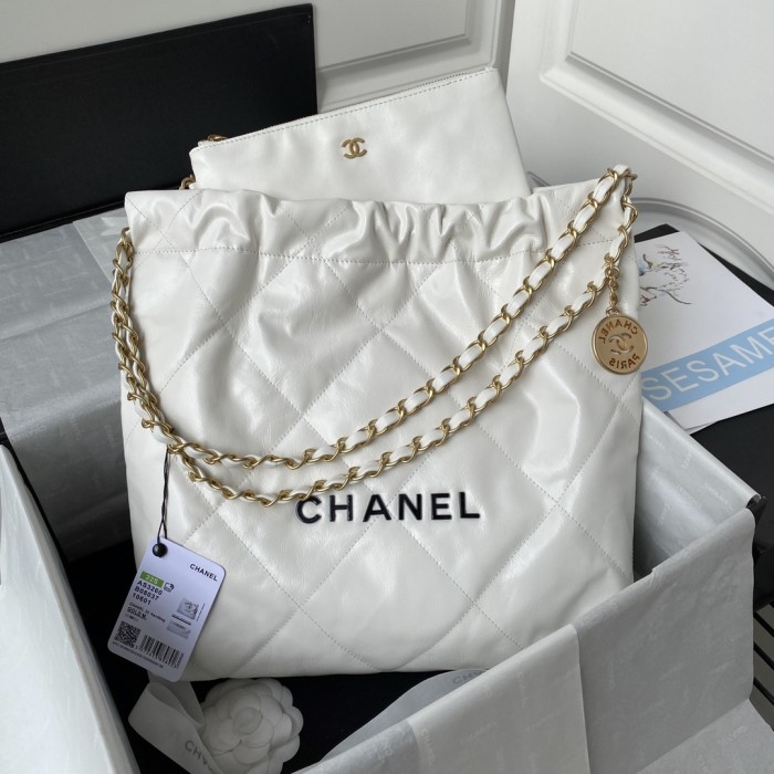  Handbag   Chanel  AS3260  size  35x37x7 cm 