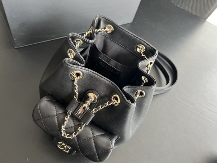  Handbag   Chanel  2908  size  18cmx18cmx12 cm