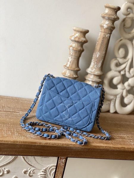  Handbag   Chanel AS2070  size  20 6.5 12 cm