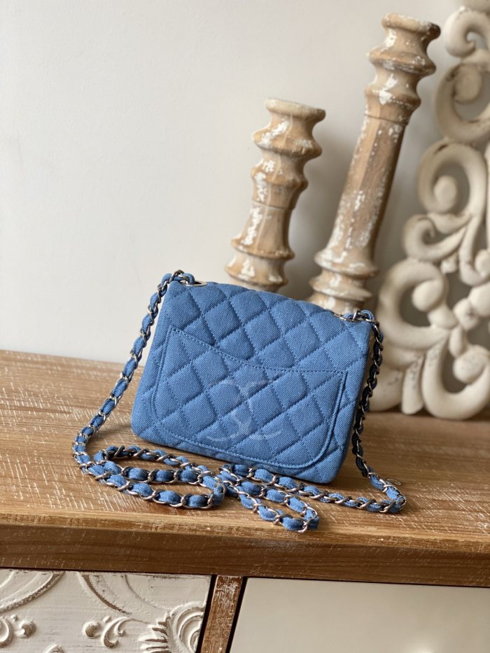  Handbag   Chanel AS2070  size  20 6.5 12 cm