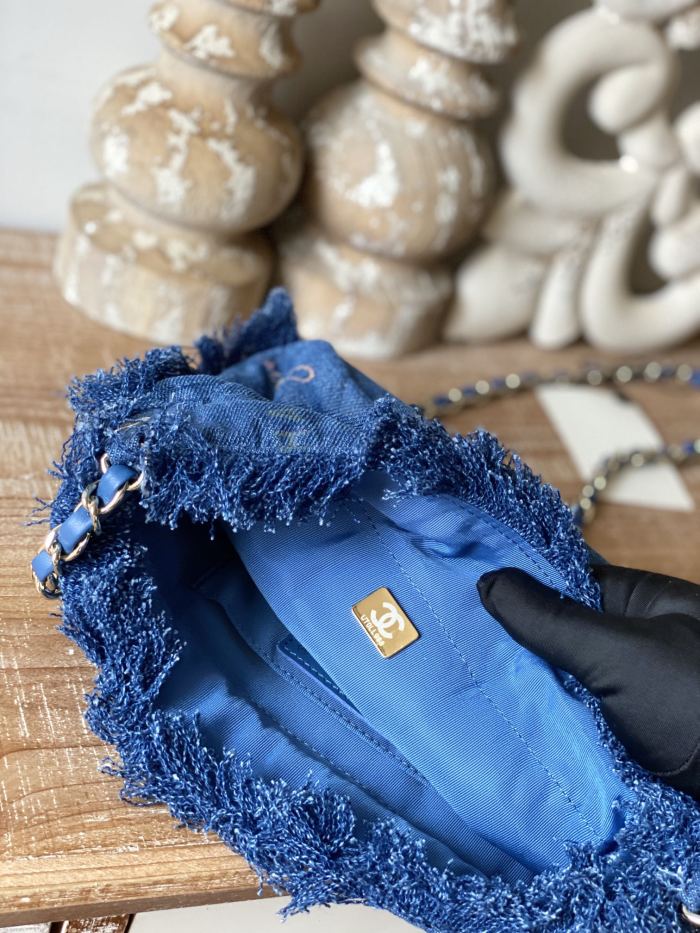  Handbag  Chanel 2603  size 11x15x10 cm