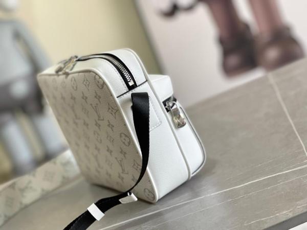 Handbag Louis Vuitton M30873 size 29.5x20x10.5 cm