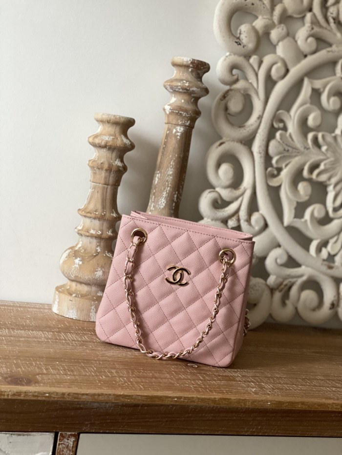  Handbag  Chanel    AS3176  size  16X15X9 cm