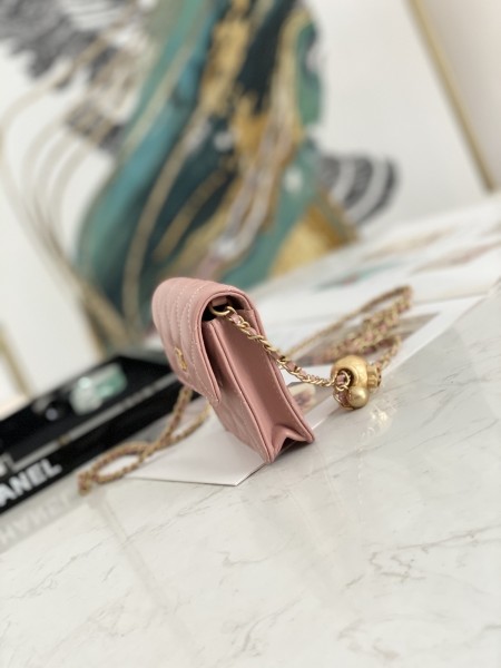  Handbag   Chanel  81135  size  12.5 9 2.5 cm