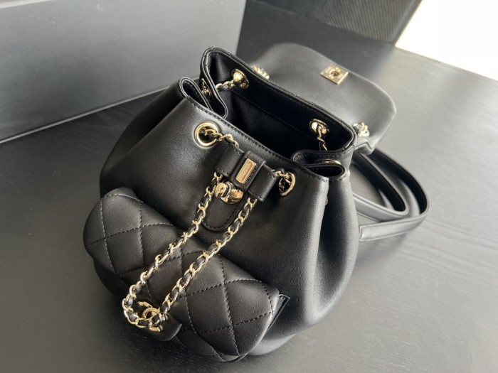  Handbag   Chanel  2908  size  18cmx18cmx12 cm