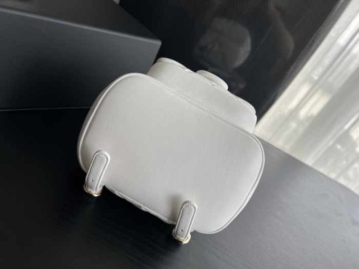  Handbag   Chanel  2908  size 18cmx18cmx12 cm