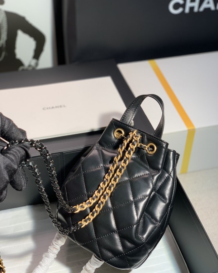  Handbag   Chanel  size 13*19 cm