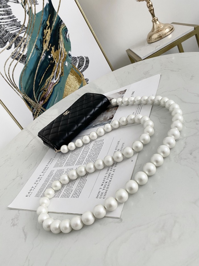  Handbag   Chanel  81028  size  19 cm