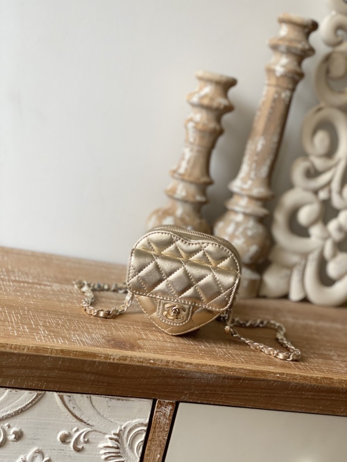  Handbag   Chanel  81202  size  8.5×11×5.5 cm