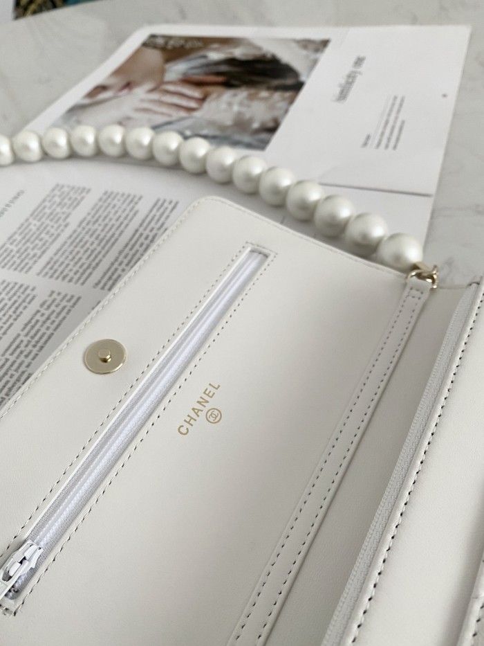  Handbag   Chanel  81028  size  19 cm