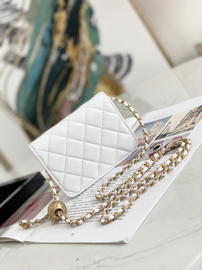  Handbag  Chanel  81135  size 12.5 9 2.5 cm