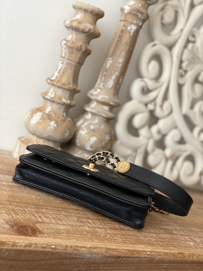 Handbag   Chanel AP81204 size  19 cm