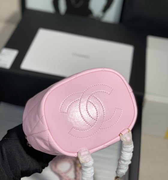  Handbag   Chanel  size  13*19 cm