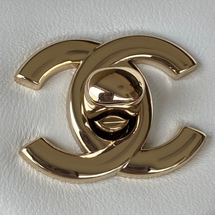  Handbag   Chanel  AS1786  size 17 cm  