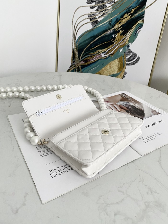  Handbag   Chanel  81028  size  19 cm