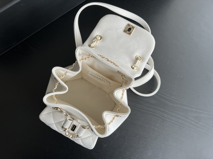  Handbag   Chanel  2908  size 18cmx18cmx12 cm