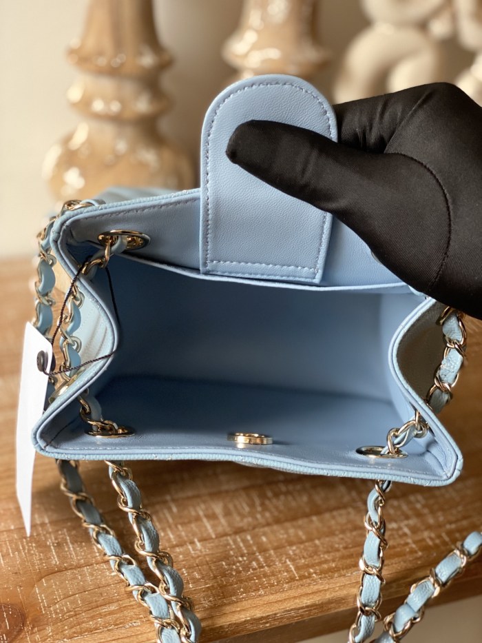  Handbag  Chanel AS3176  size  16X15X9 cm