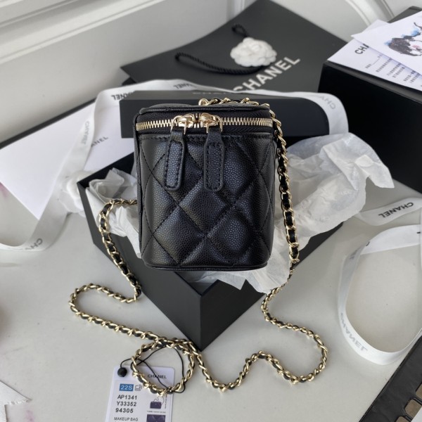  Handbag  Chanel AP1341  size  9.5x17x8 cm