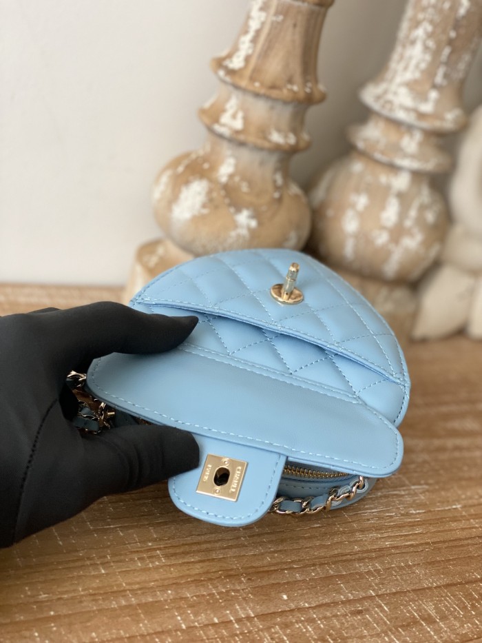  Handbag   Chanel  81203  size  12×13×5.5 cm