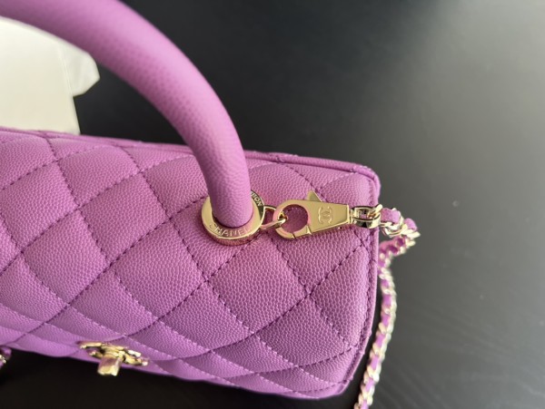  Handbag   Chanel   93925 size  24 cm 