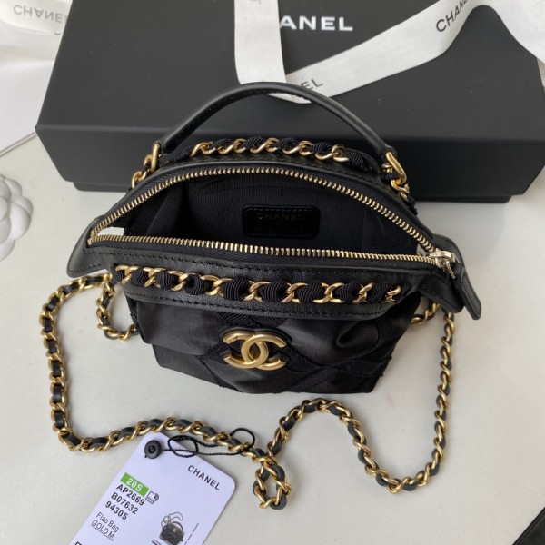  Handbag  Chanel   AP2669  size  9.5x11x8 cm