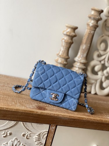  Handbag   Chanel AS2070  size  20 6.5 12 cm