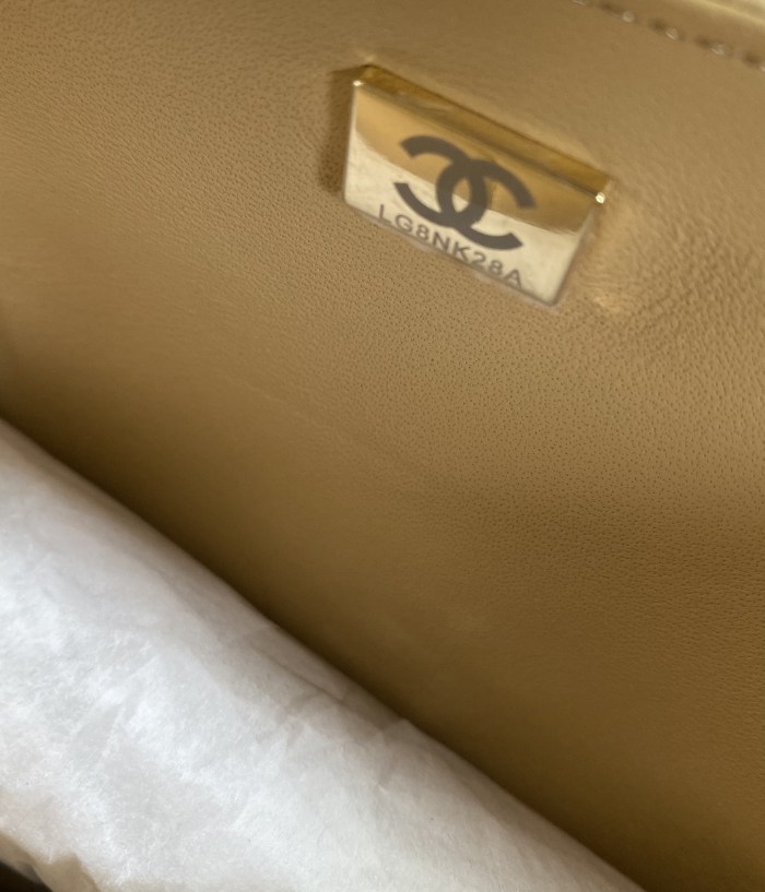  Handbag   Chanel  A01112  size 25.5*15.5*6.5 cm