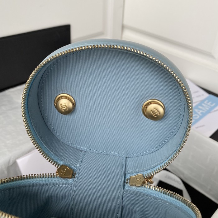  Handbag   Chanel  AS3210  size 16x13x11 cm