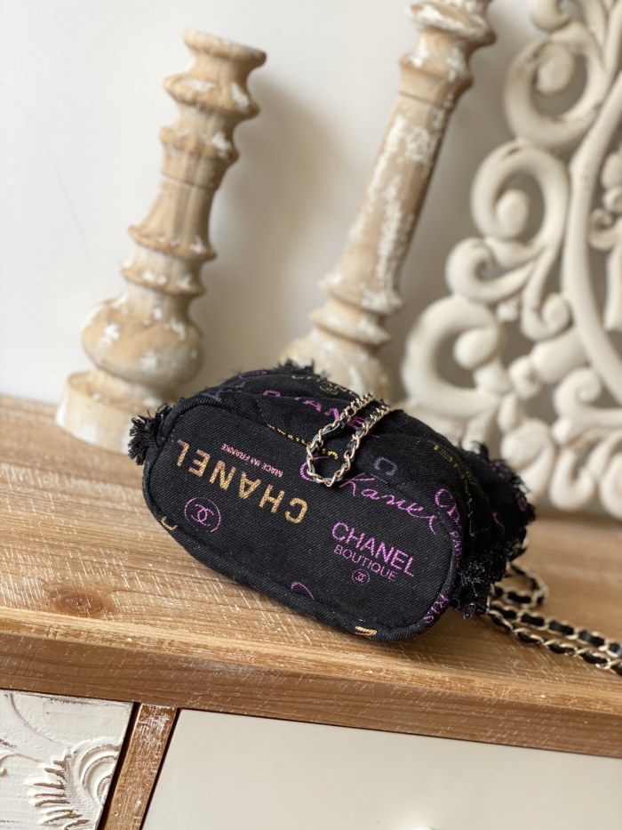  Handbag  Chanel 2603 size  11x15x10 cm