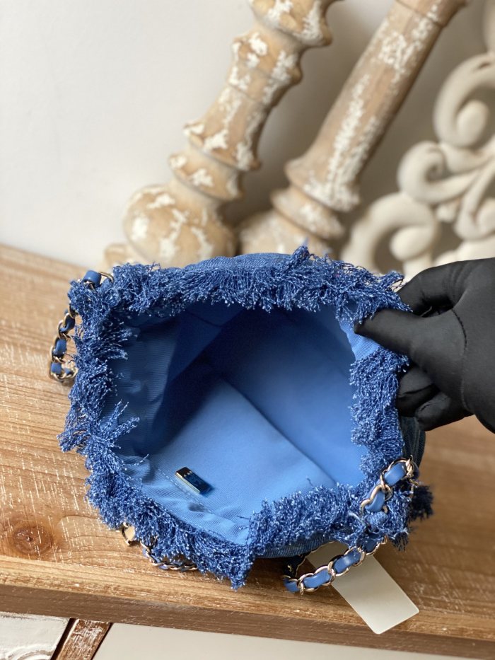  Handbag  Chanel 2603  size 11x15x10 cm