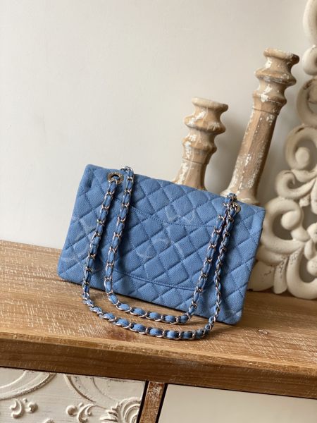  Handbag  Chanel  AS2071  size  25 15 6.5 cm