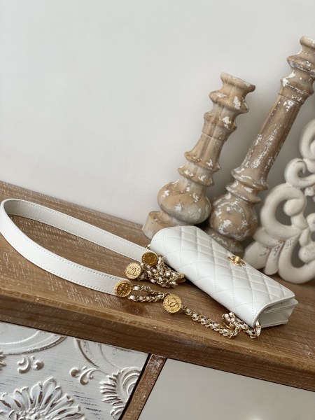  Handbag  Chanel  AP81204  size 19 cm