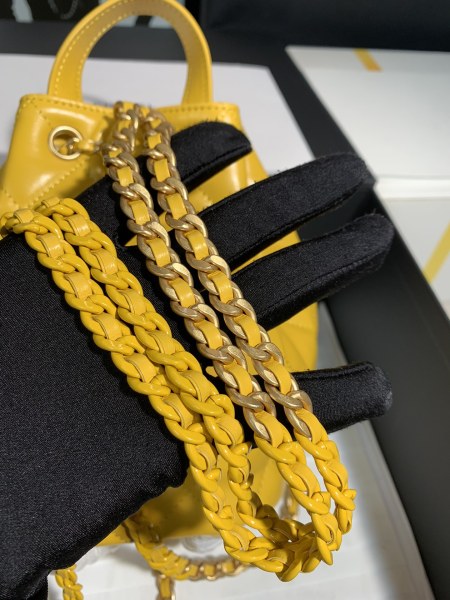  Handbag   Chanel  size  13*19 cm