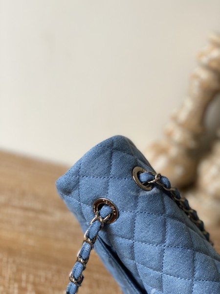  Handbag  Chanel  AS2071  size  25 15 6.5 cm