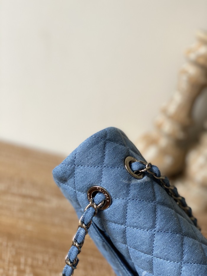  Handbag  Chanel  AS2071  size  25 15 6.5 cm