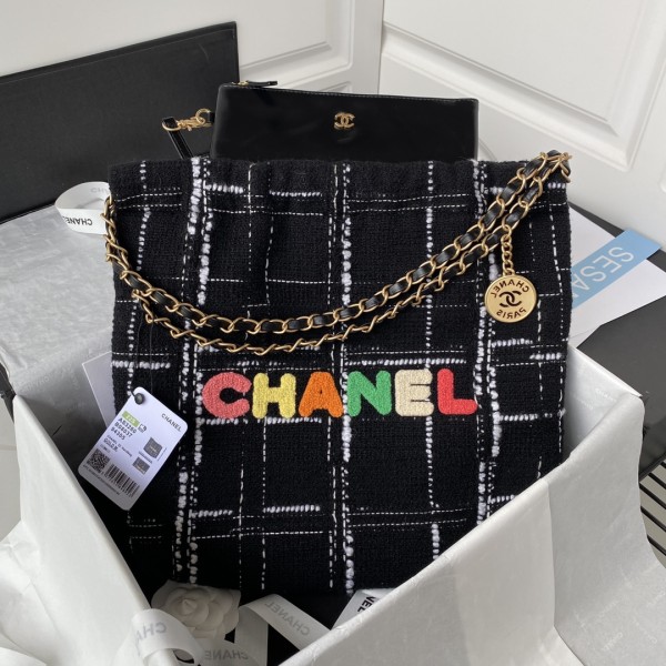  Handbag   Chanel AS3260  size  35x37x7 cm