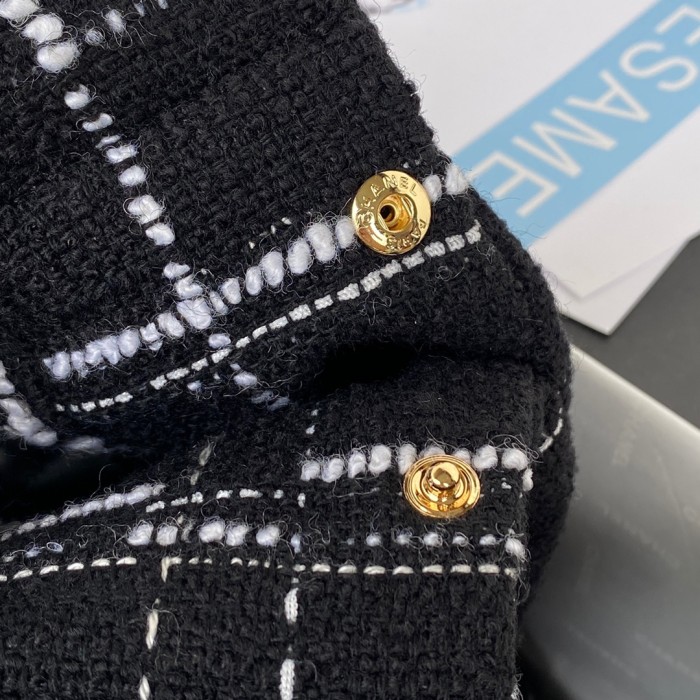  Handbag   Chanel AS3261  size  39×42×8 cm