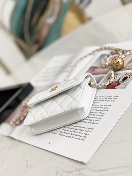  Handbag  Chanel  81135  size 12.5 9 2.5 cm