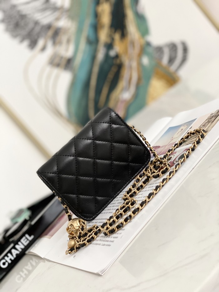   Handbag  Chanel 81135  size 12.5 9 2.5 cm