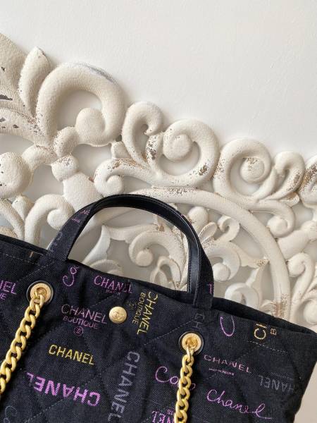  Handbag  Chanel 3128  size 51x43x3 cm