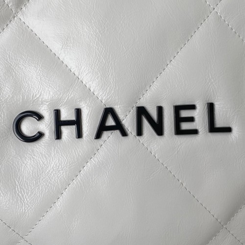  Handbag   Chanel  AS3260  size  35x37x7 cm 