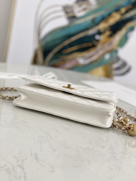  Handbag  Chanel  81133  size  19 cm