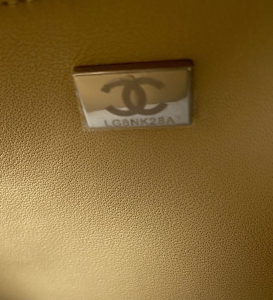 Handbag  Chanel  A01112  size  25.5*15.5*6.5 cm