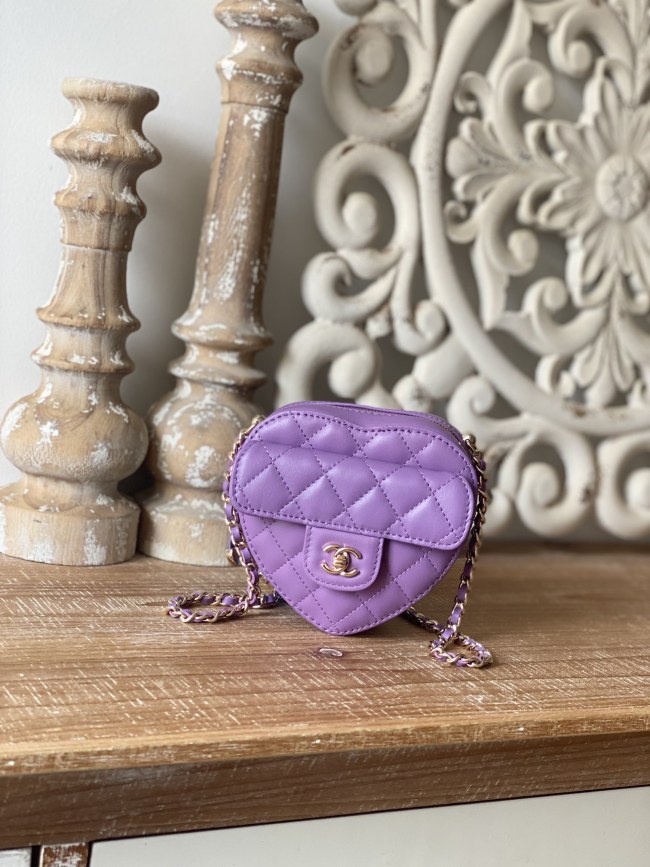  Handbag   Chanel 81203 size  12×13×5.5 cm