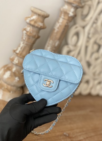  Handbag   Chanel  81203  size  12×13×5.5 cm